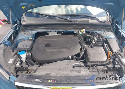 2024 Volvo Xc40 B5 Plus Bright Theme z USA, uszkodzony, nr VIN YV4L12UEXR2232406